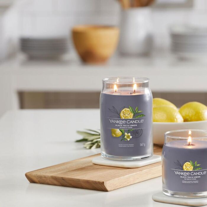 Yankee Candle Black Tea & Lemon - Signature Medium Jar